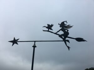 Sorciere-et-oiseau-min-300x225